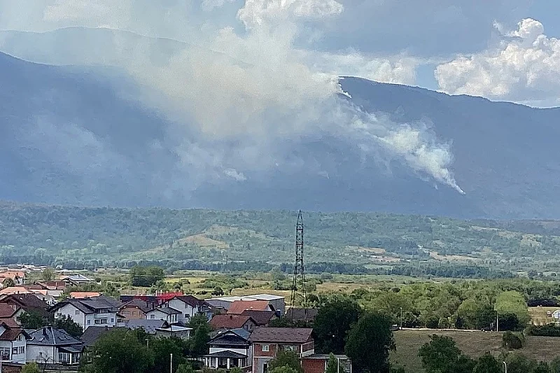 Helikopter OS BiH izvršio prelet iznad Plješevice: Požar nije u minskom polju