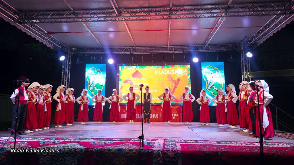 Folklorna večer u Podzvizdu:Tradicija predstavljena kroz pjesmu i igru