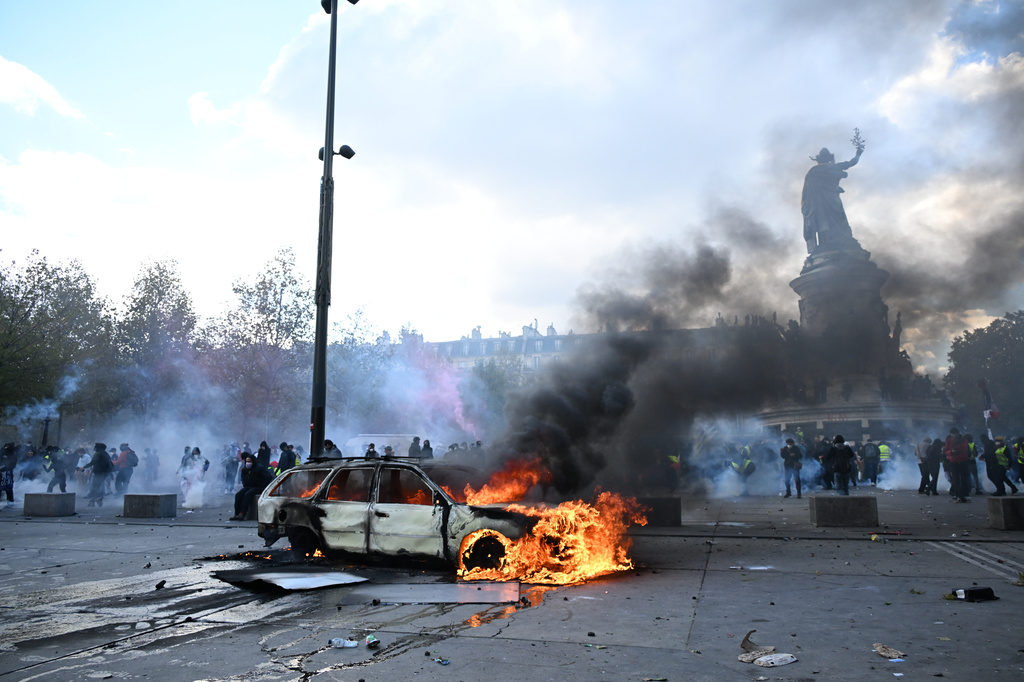 Širom Francuske uhapšeno 1.200 demonstranata, povrijeđeno 150 policajaca